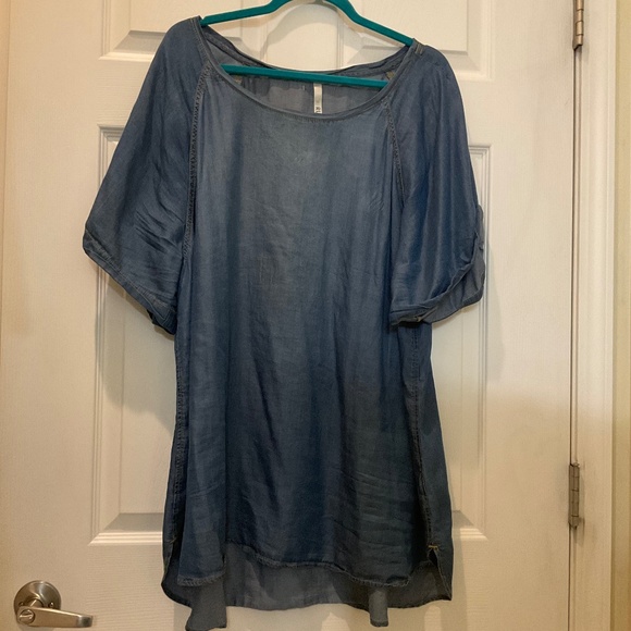RUSH: 3X Plus Ladies Lightweight Denim-like Tunic Top - Picture 1 of 7